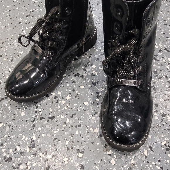 Boots - Picture 2 of 7